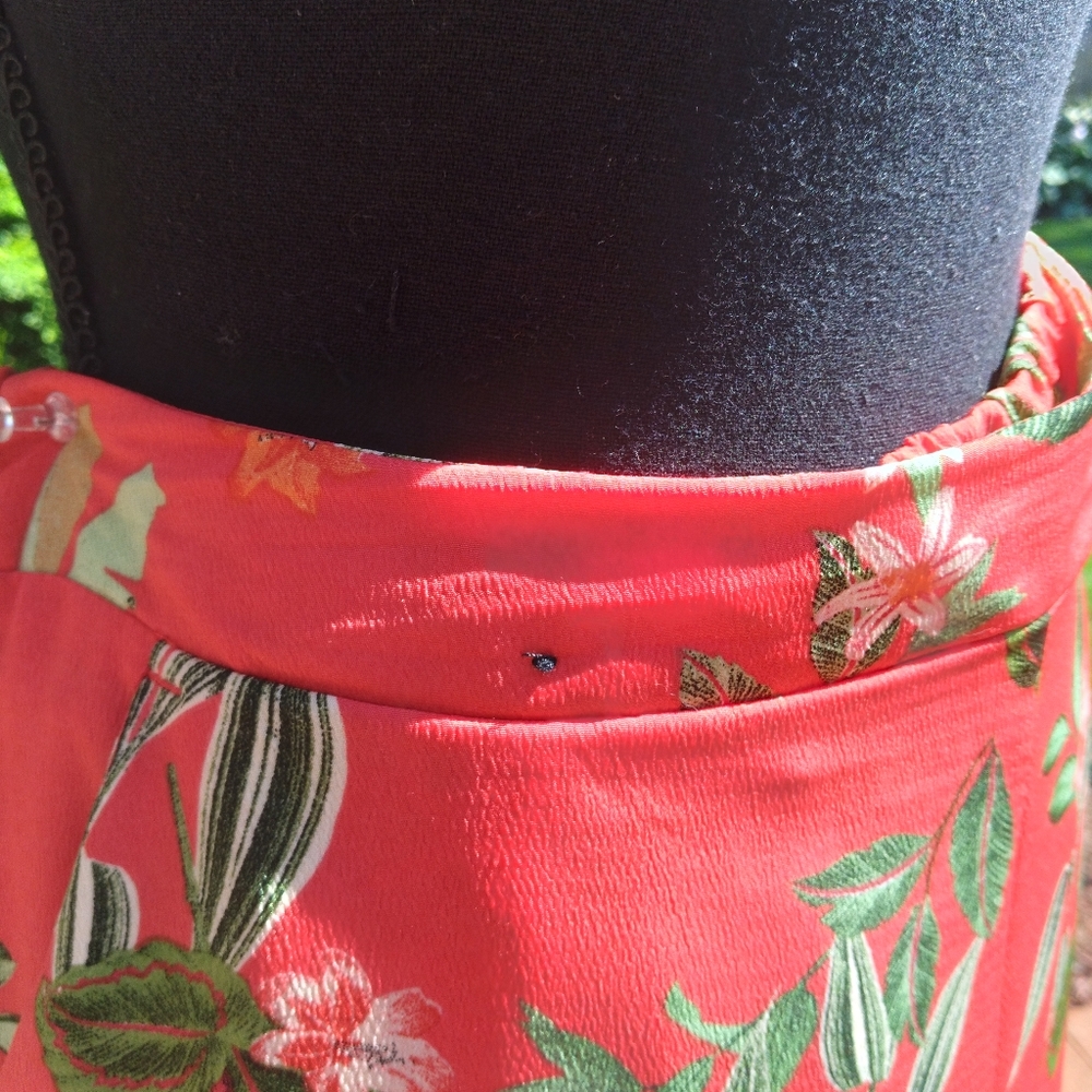 💥Red Floral Wide Leg Crop Pants😲 - Picture 4 of 10
